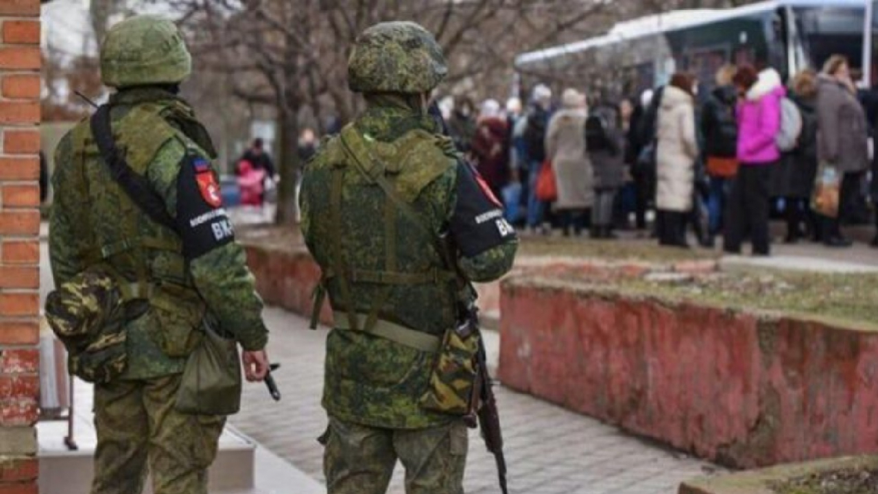 На Мелітопольщині окупанти депортують родичів українських військових – відомо щонайменше про пʼять родин