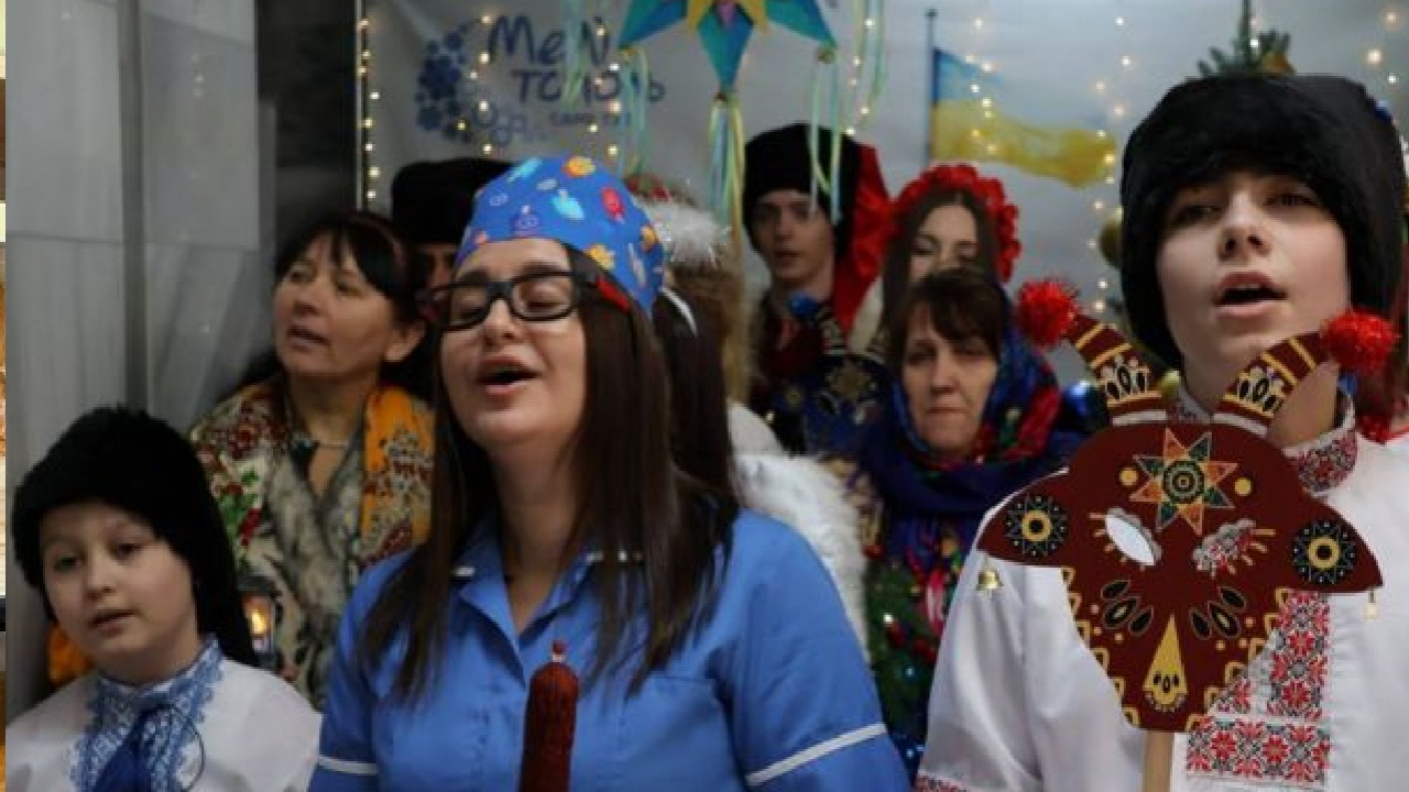 &ldquo;Як козу ловили на ковбасу&rdquo;: Приазовська громада повезла різдвяний вертеп Запоріжжям, щоб об&rsquo;єднати людей