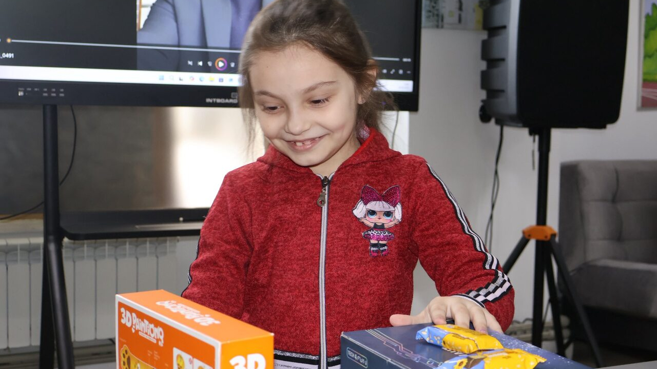 Мелітопольська громада долучилася до «Місії ЯНГОЛ»: першу березневу іменинницю вже привітали в межах проєкту «ДоброBOX»