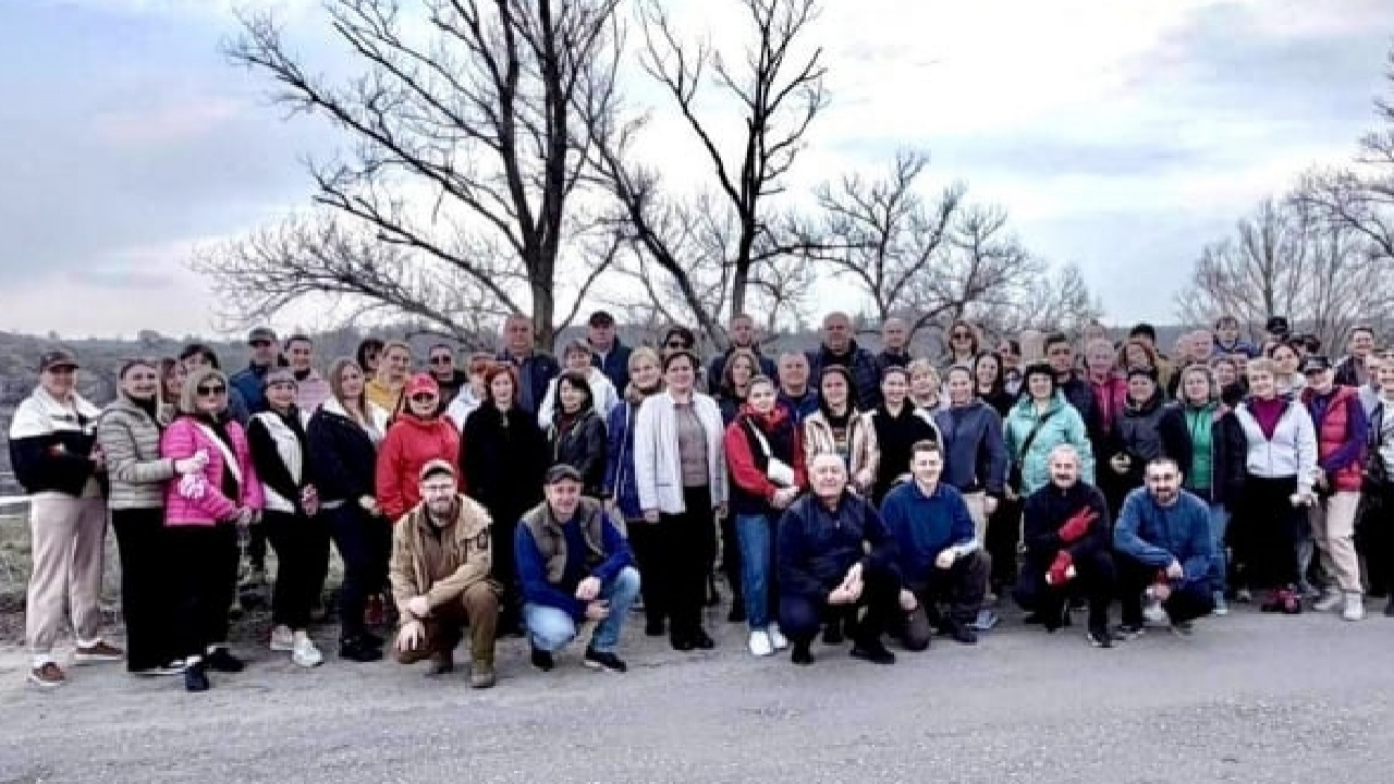 Переселенці з Мелітопольського району зачистили найулюбленішу локацію запоріжців від сміття і передали послання колаборантам
