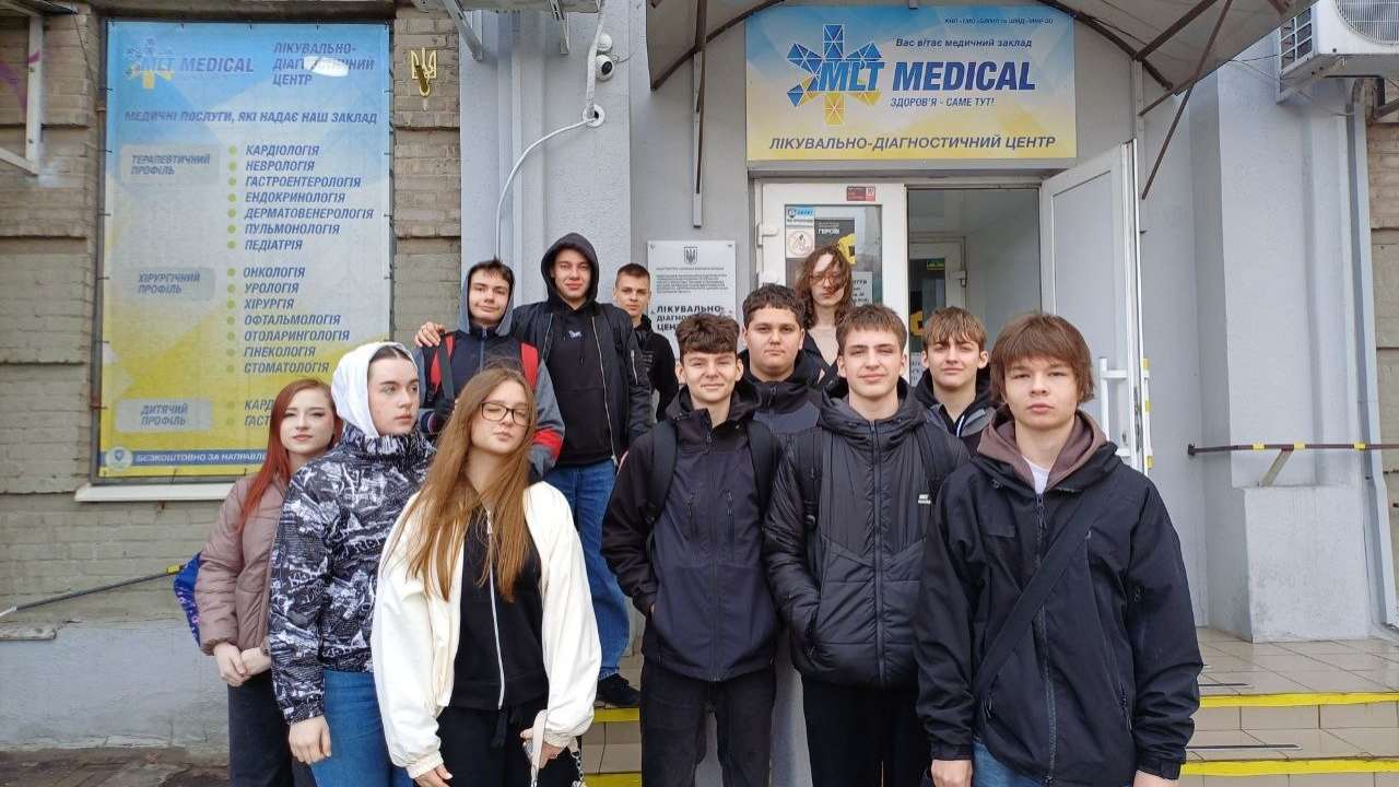 Майбутнє у медицині: дев'ятикласники Мелітопольської гімназії № 23 відвідали лікарню в межах проєкту DECIDE