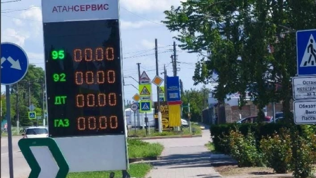 Паливний дефіцит на ТОТ: у Мелітополі вже радять змішувати дизель із бензином