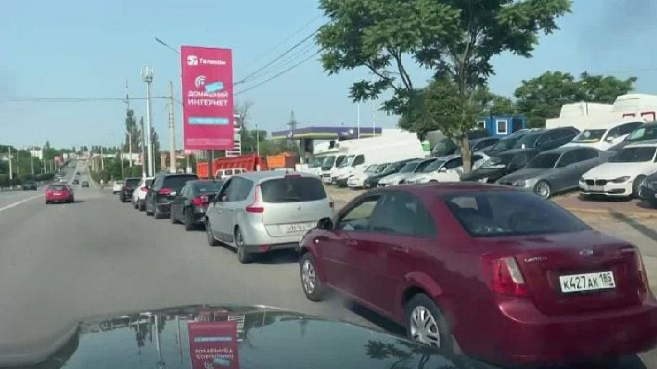 У Мелітополі пролунала серія вибухів &mdash; у місті перебої зі світлом і з&rsquo;явилися підпільні продавці бензину