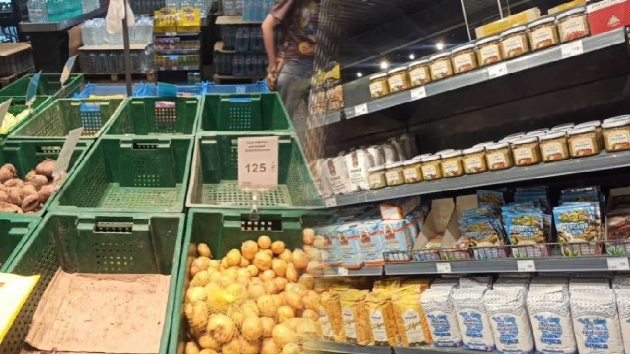 Стрімкий ріст цін та порожні полиці: паливна криза спровокувала продуктовий ажіотаж у Мелітополі