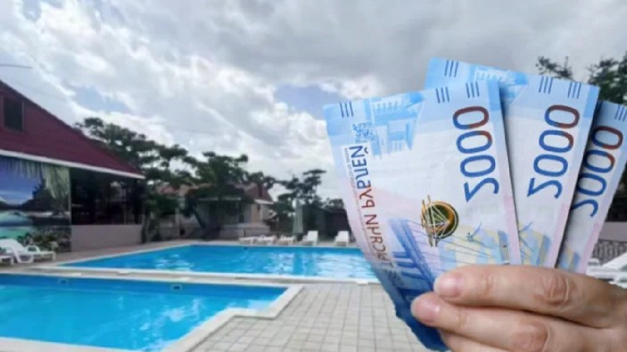 Бензин у подарунок і номери до 12 тисяч рублів: скільки коштує відпочинок в окупованій Кирилівці влітку 2026 року