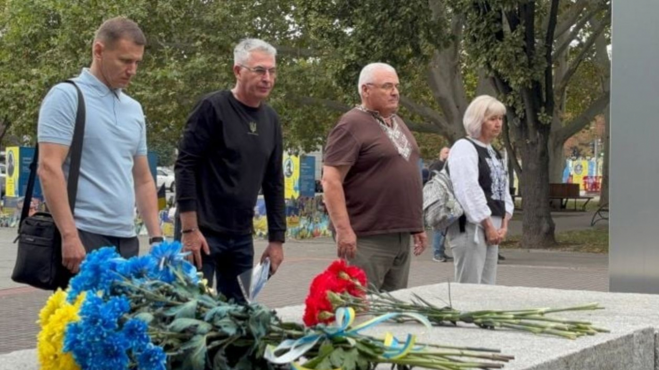 &laquo;Працювати ще більше, щоб їхня смерть не була марною&raquo;: Мелітопольщина вшанувала полеглих захисників у Запоріжжі (фото, відео)